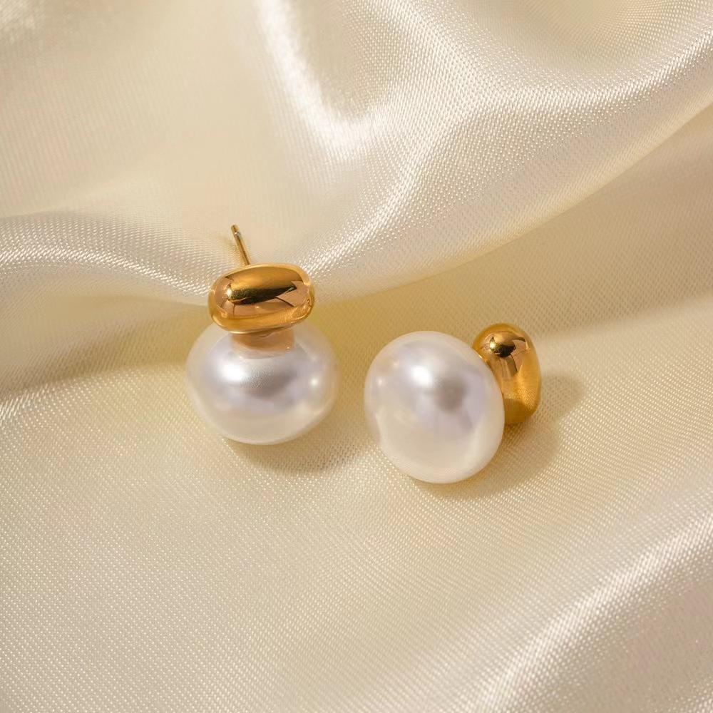 Classic Pearl Studs